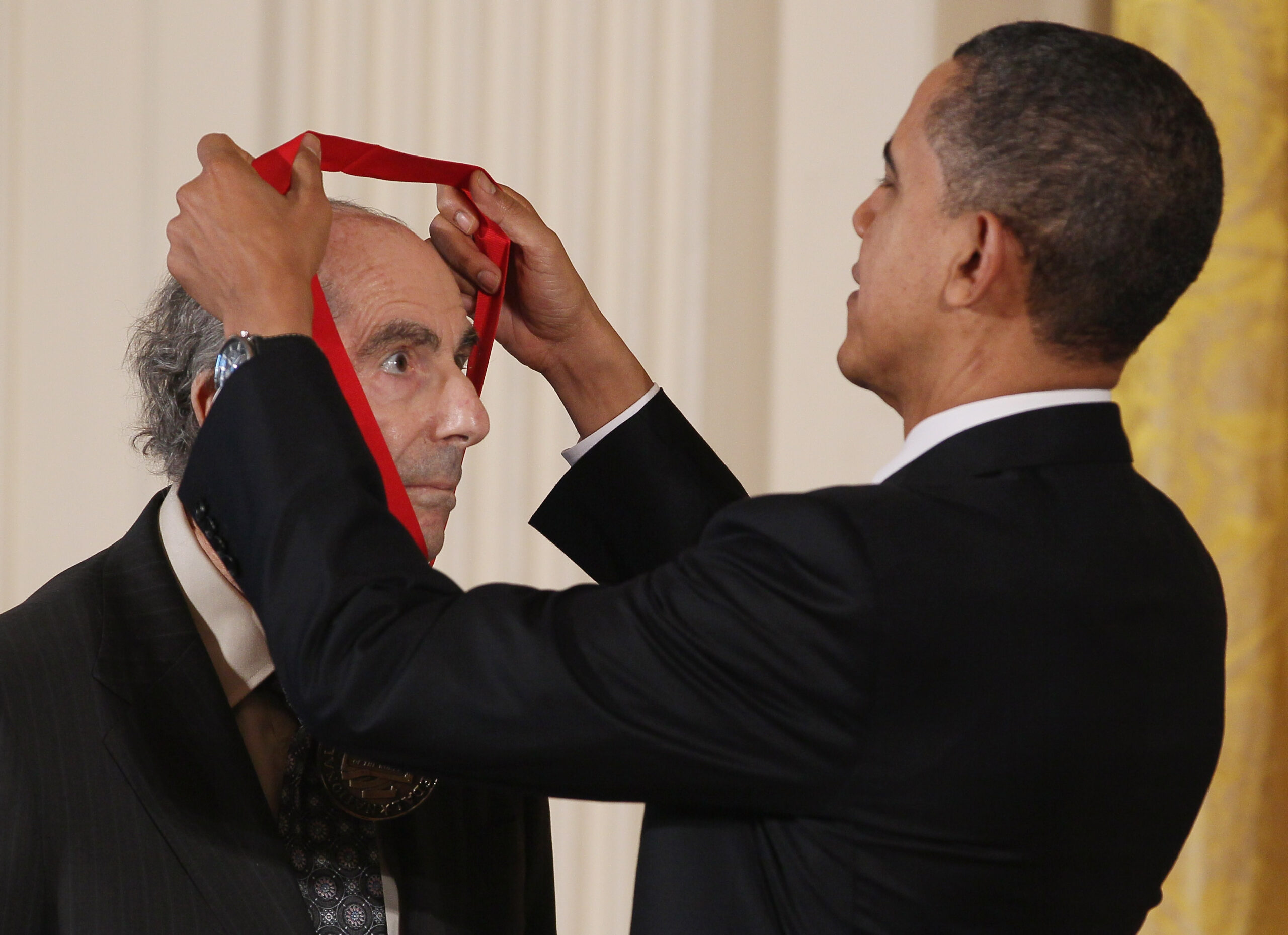 Former President Barack Obama presents the 2010 National Humanities Medal to novelist Philip Roth, Washington, D.C., March 2, 2011 (Mark Wilson/Getty Images)