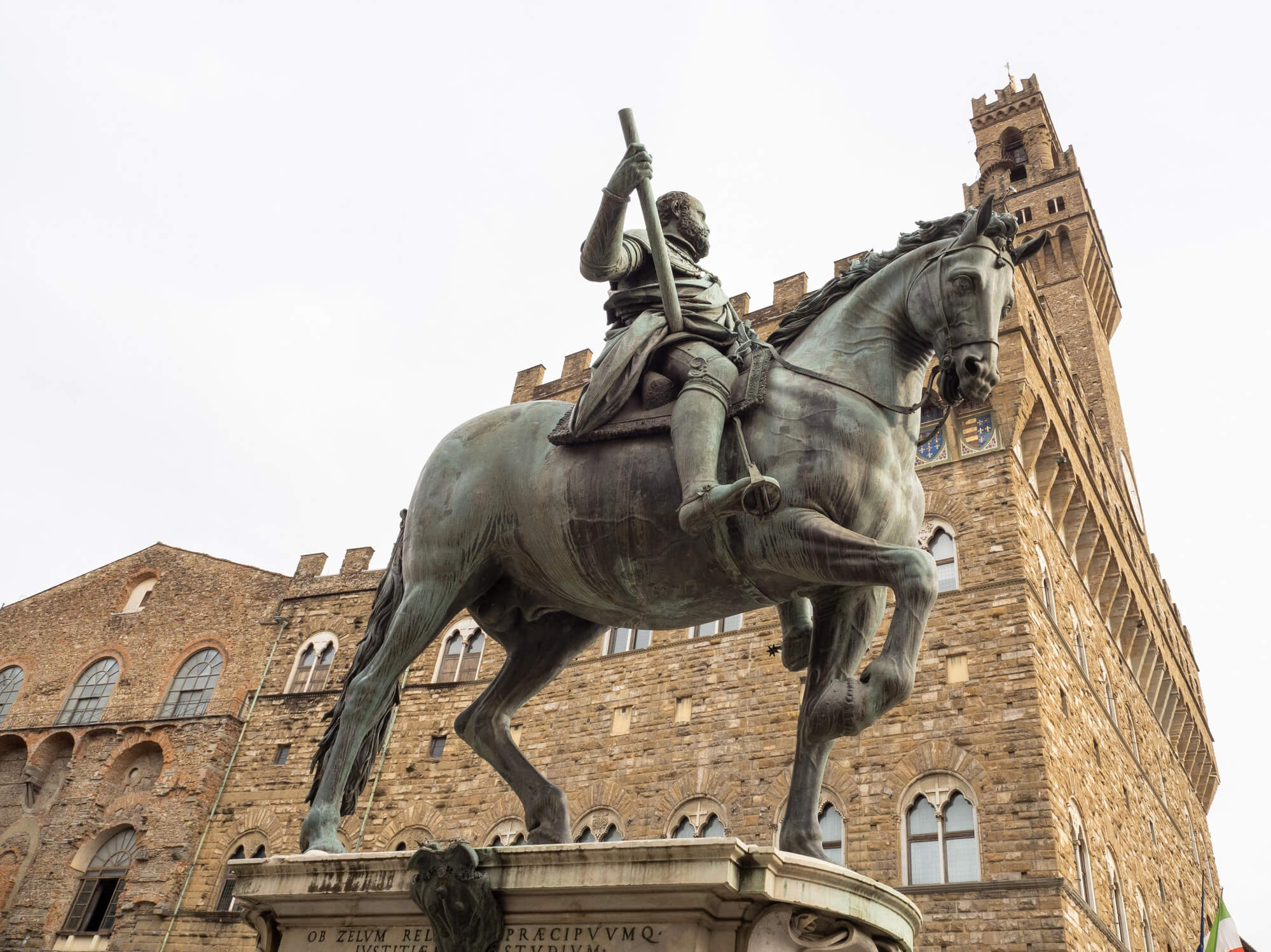 Equestrian statue of Cosimo de Medici, Piazza della Signoria, Florence, Tuscany, Italy (imageBROKER/Karl-Heinz Schein via Getty Images)
