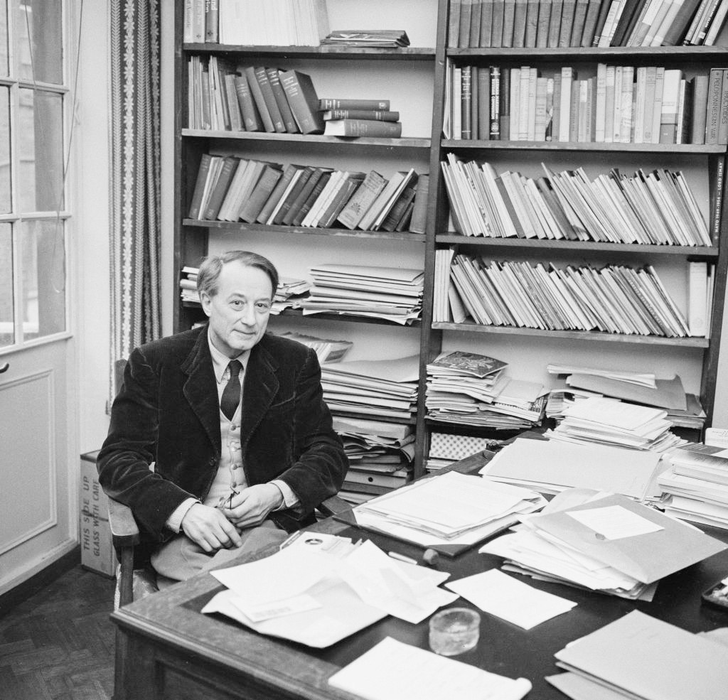 Michael Oakeshott in his office, 1961 (Evening Standard / Stringer / Hulton Archive via Getty Images)